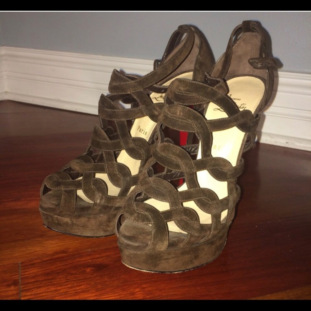 Suade Christian loubotin heel! Size 8